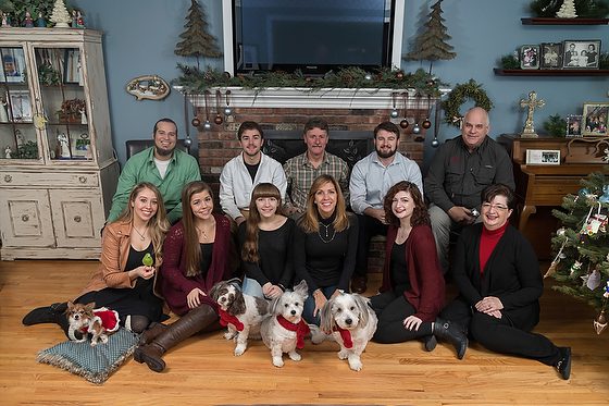 How To: Christmas family photo where everyone will look great – Even pets!